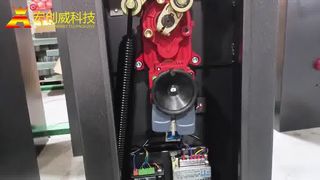 Test einer 8-Meter-Teleskopstange für Absperrgitter